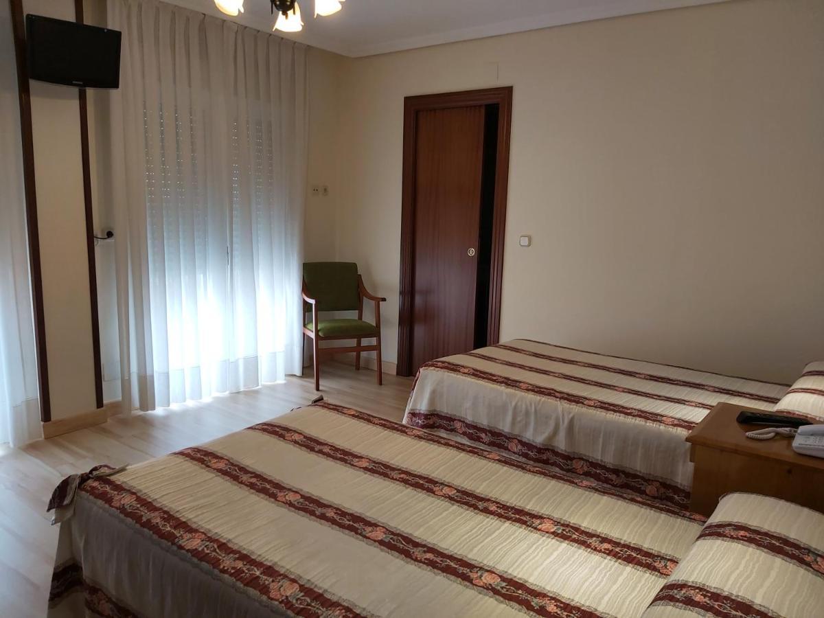 Hostal Virgen Del Villar ラグーナ・デ・ドゥエロ エクステリア 写真